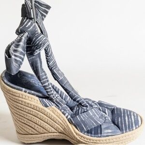 Stuart Weitzman and Theodora & Callum Colab Grey and White Striped Wedges Sz 8